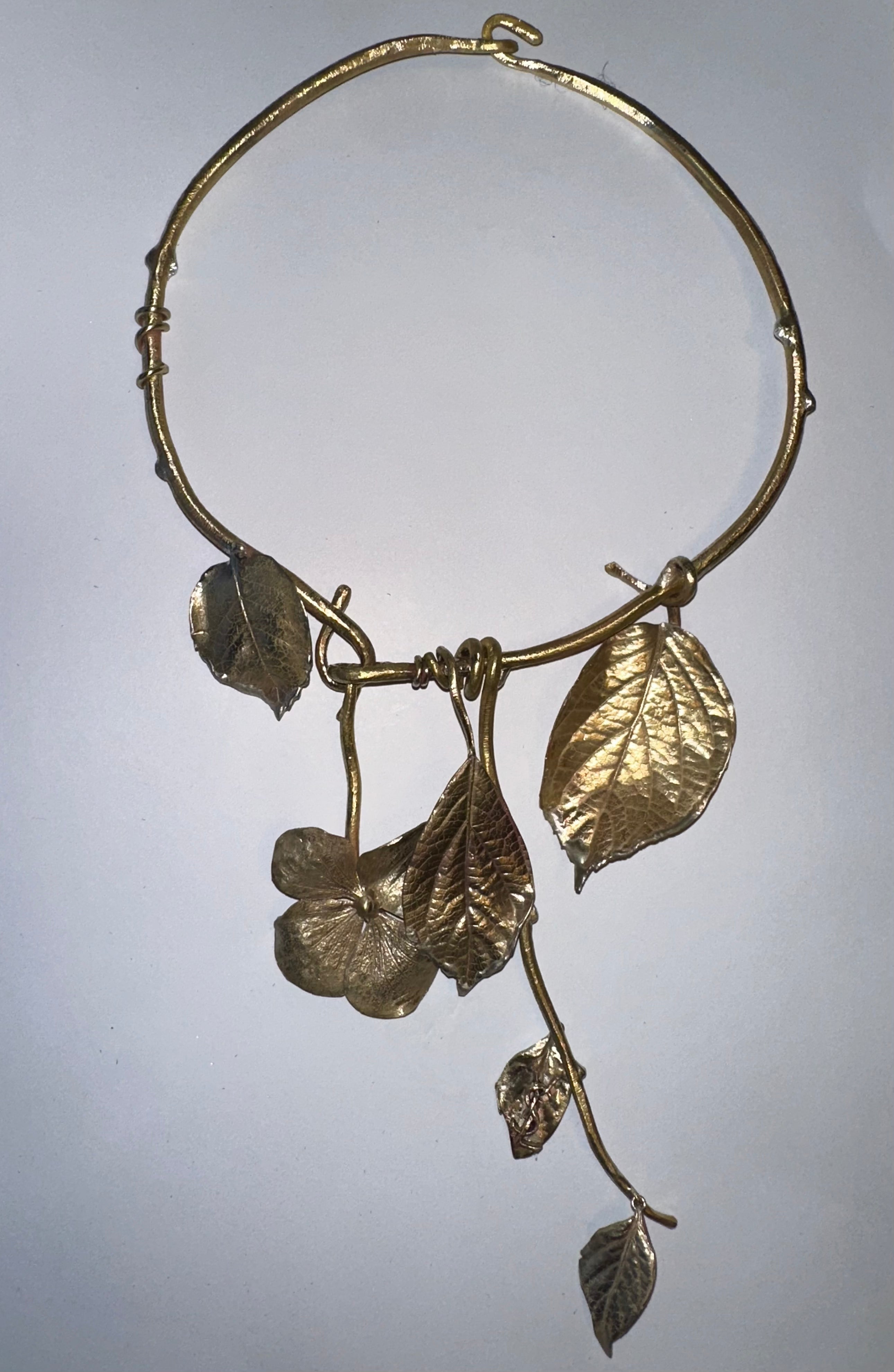 Collaboration pour la réalisation de bijoux pour la maison Saint Laurent